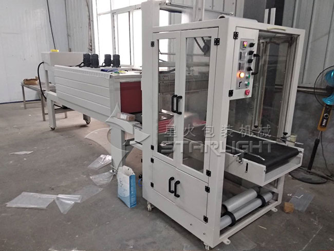 鄭州迪彩印務(wù)全自動彩頁熱收縮包裝機生產(chǎn)現(xiàn)場